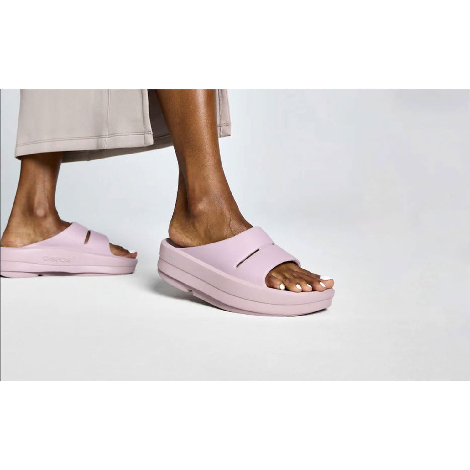 OOFOS OOmega OOahh★W7 EU38 Women's OOmega OOahh Sandal - Black – OOFOS