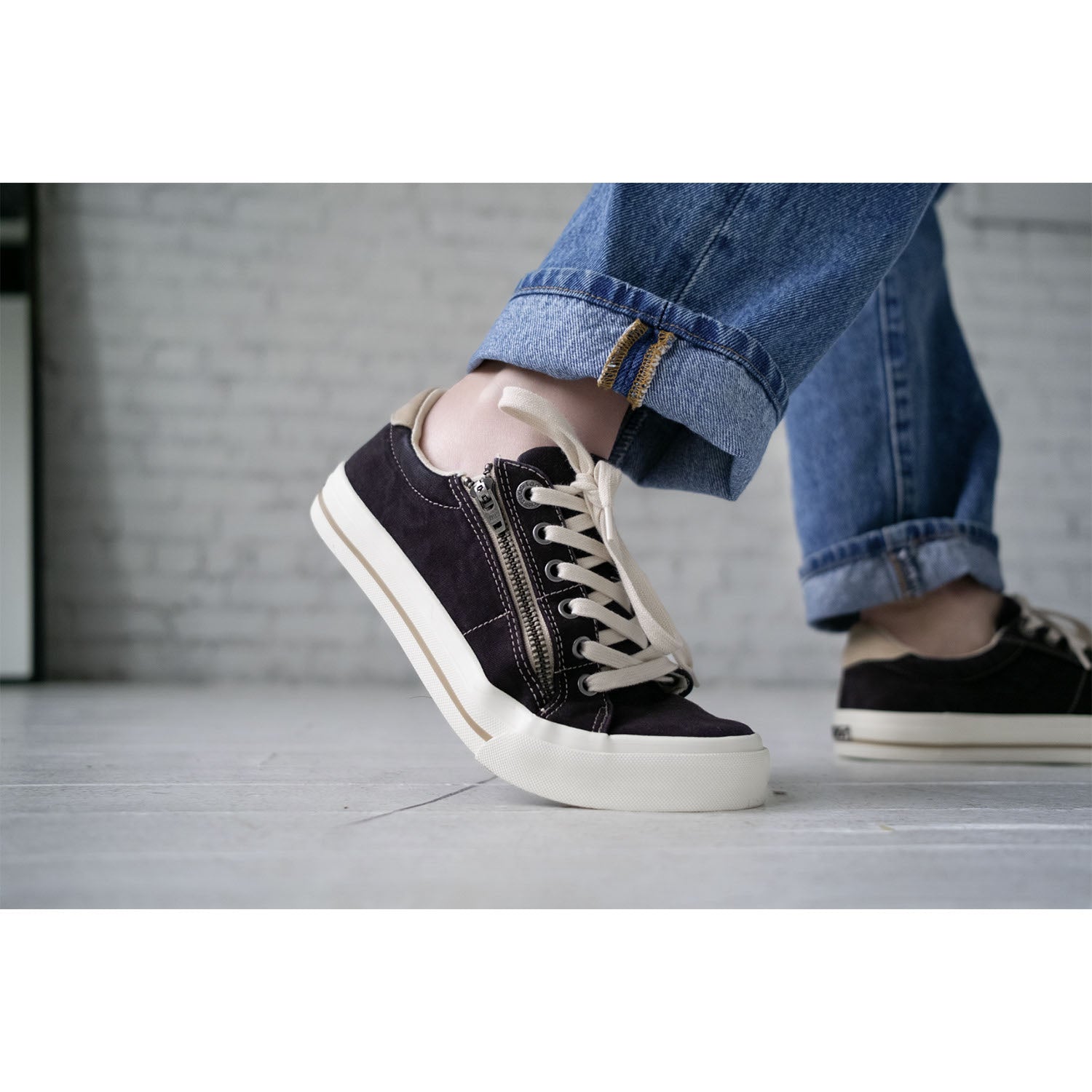 Womens Taos Taos Z Soul Women's Sneakers Crimson/Ecru Vintage Canvas Crimson/Ecru Vintage Canvas