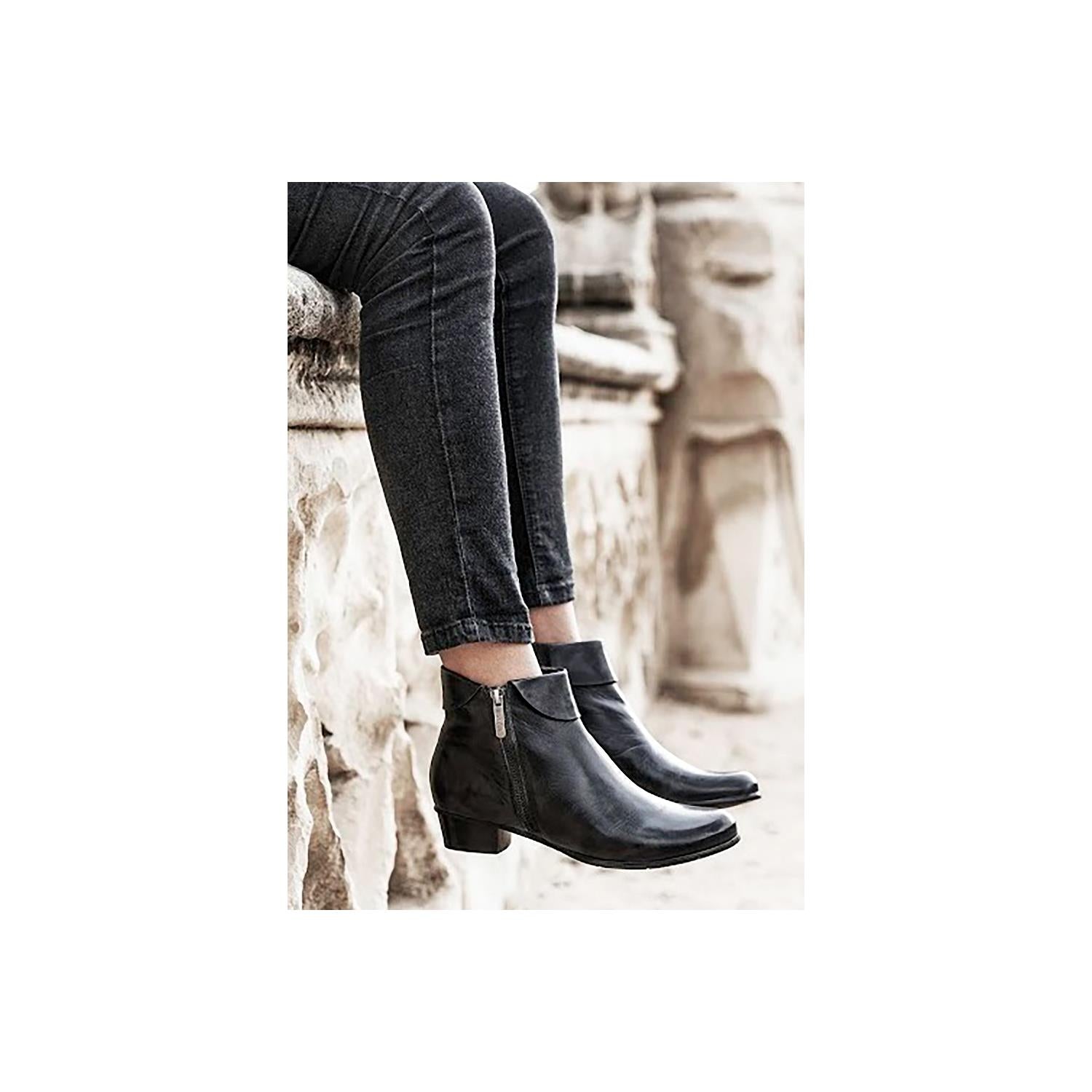 Womens Regarde le ciel Regarde Le Ciel Stefany-03 Women's Boots Black Leather Black Leather