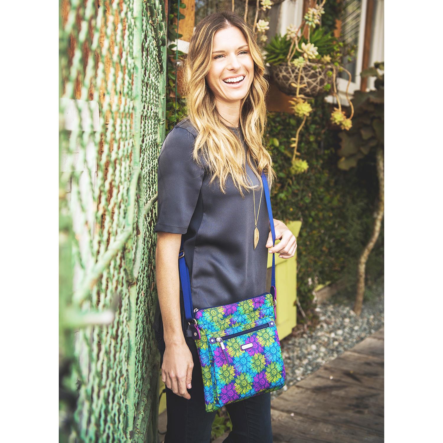 Womens Baggallini Baggallini Go Bagg With RFID Phone Wristlet Black Cheetah Nylon Black Cheetah Nylon