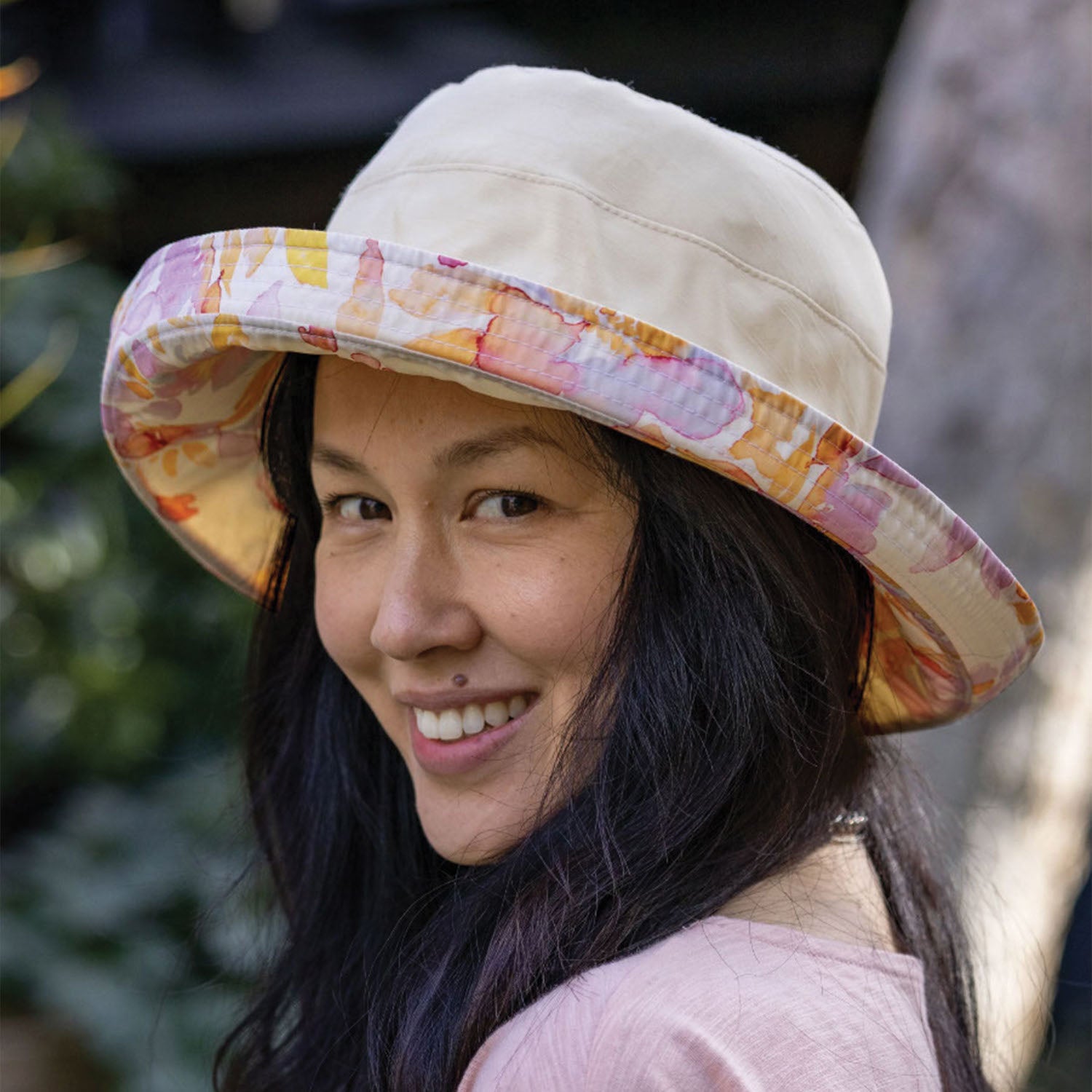 Womens Sunday afternoons Sunday Afternoons Natural Blend Kettle Women's Hat Magnolia/Pink Petals Magnolia/Pink Petals