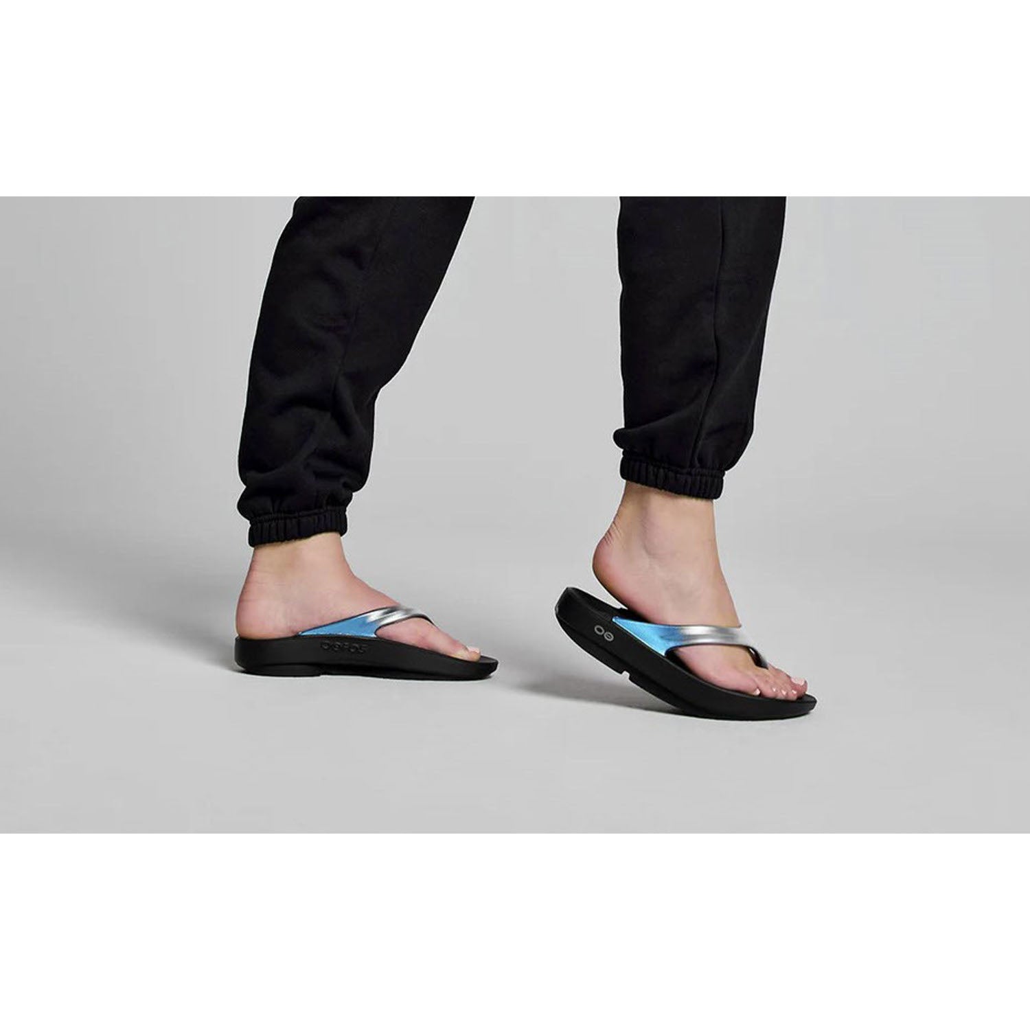 Womens Oofos OOFOS OOlala Luxe Women's Thong Sandals Frost Synthetic Frost Synthetic