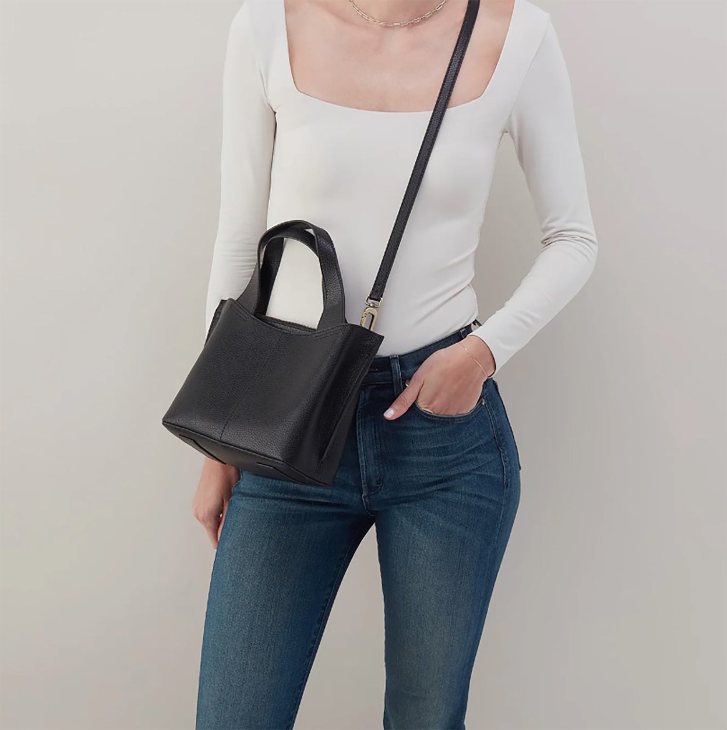 Womens Hobo Hobo International Vida Small Tote Handbag Micro Pebbled Black + Biscuit Micro Pebbled Black + Biscuit
