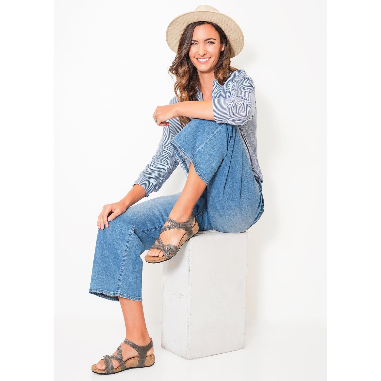 Womens Taos Taos Trulie Women's Backstrap Sandals Dark Grey Leather Dark Grey Leather