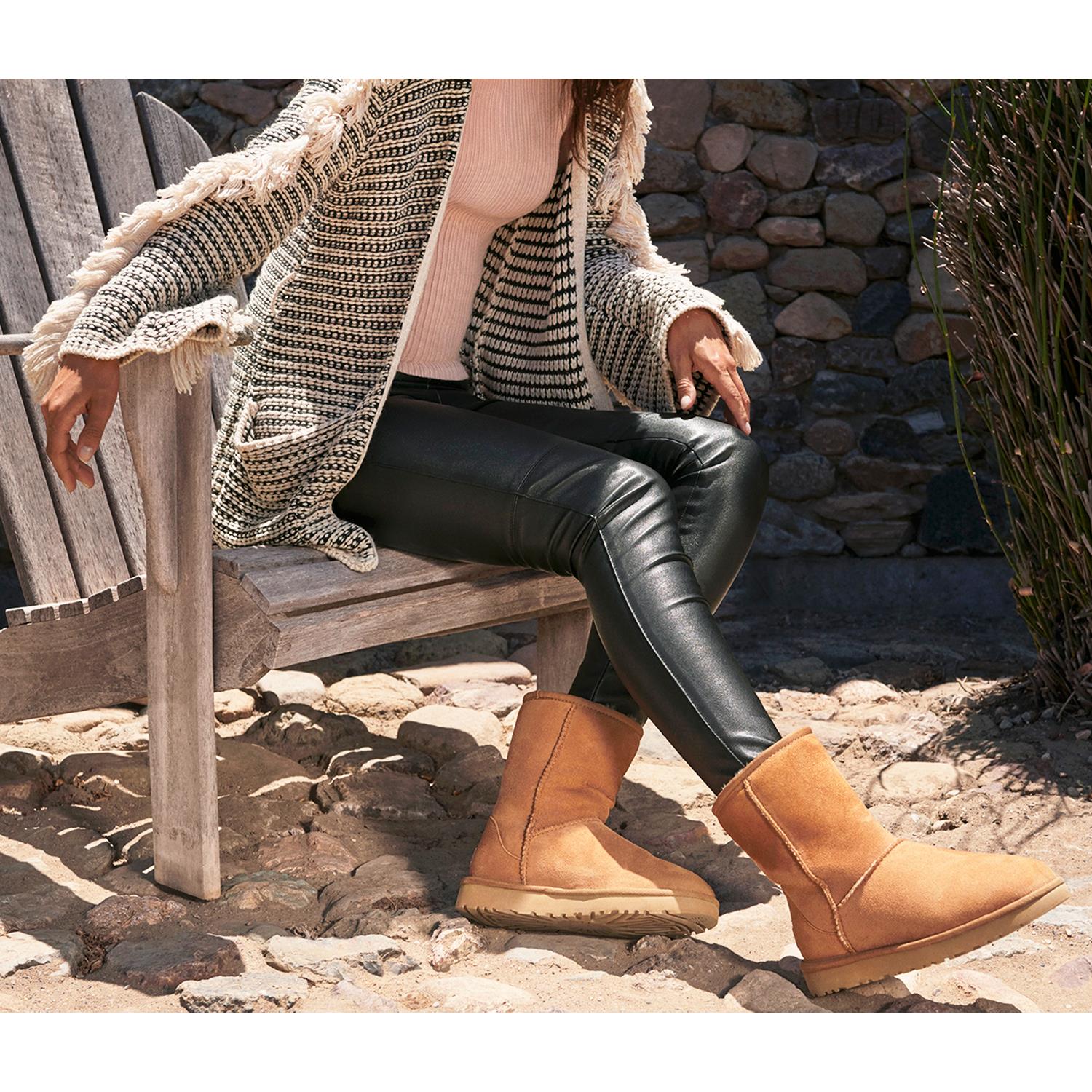 UGG W CLASSIC SHORT II 6 (23センチ) Womens UGG® Classic Short II Boot - Chestnut | Journeys