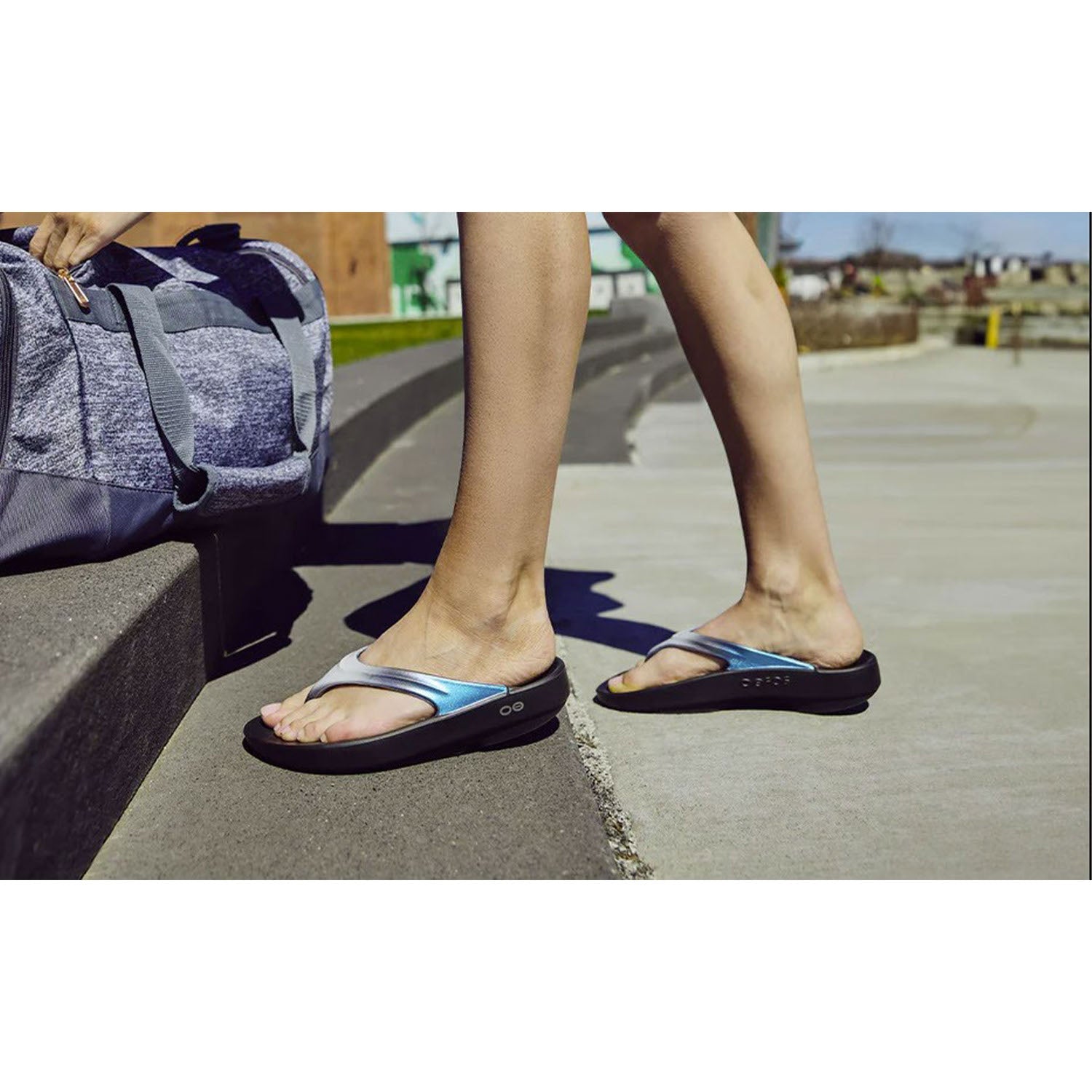 Womens Oofos OOFOS OOlala Luxe Women's Thong Sandals Frost Synthetic Frost Synthetic