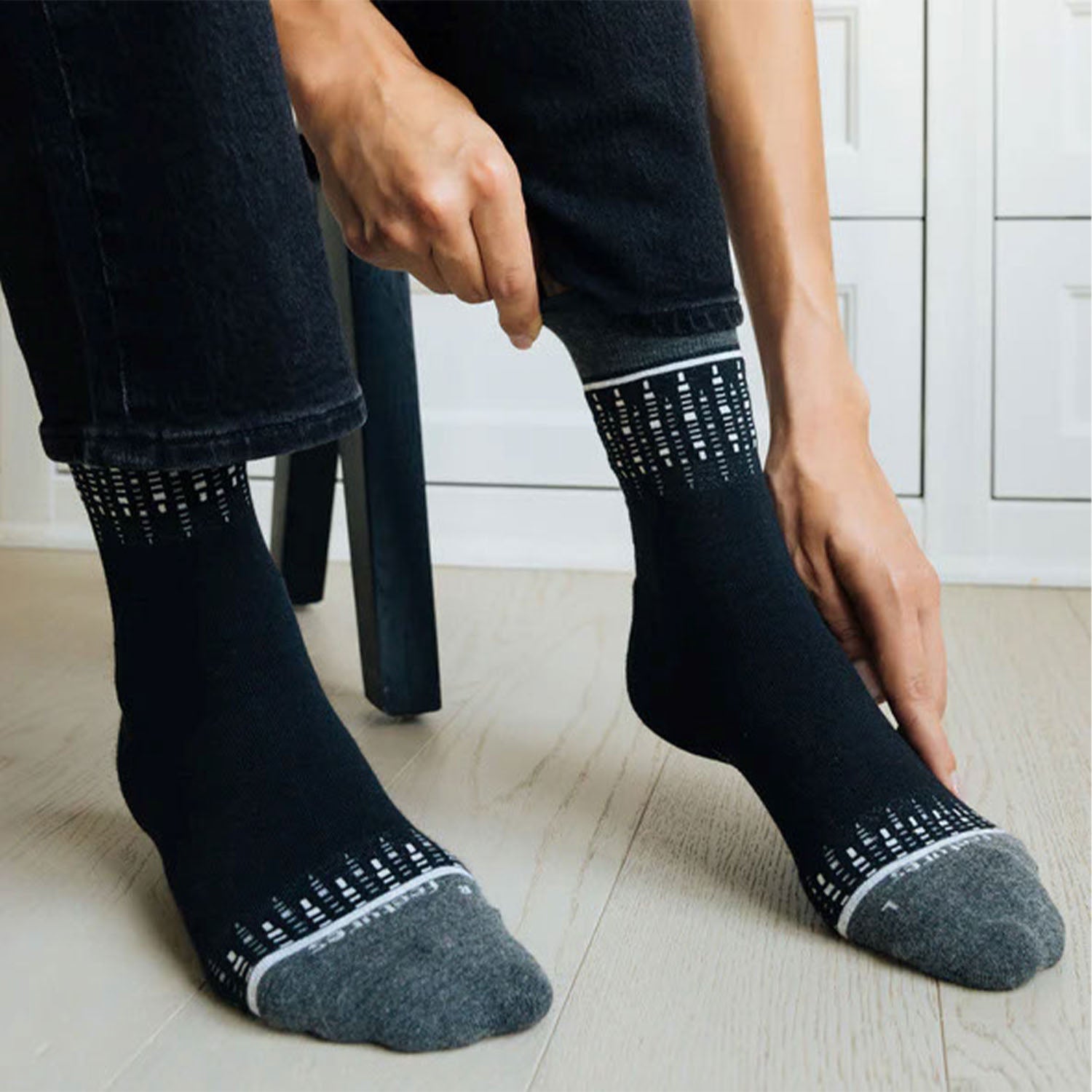 Unisex Feetures Feetures LW Max Cushion Crew Unisex Socks Twinkle Black Twinkle Black
