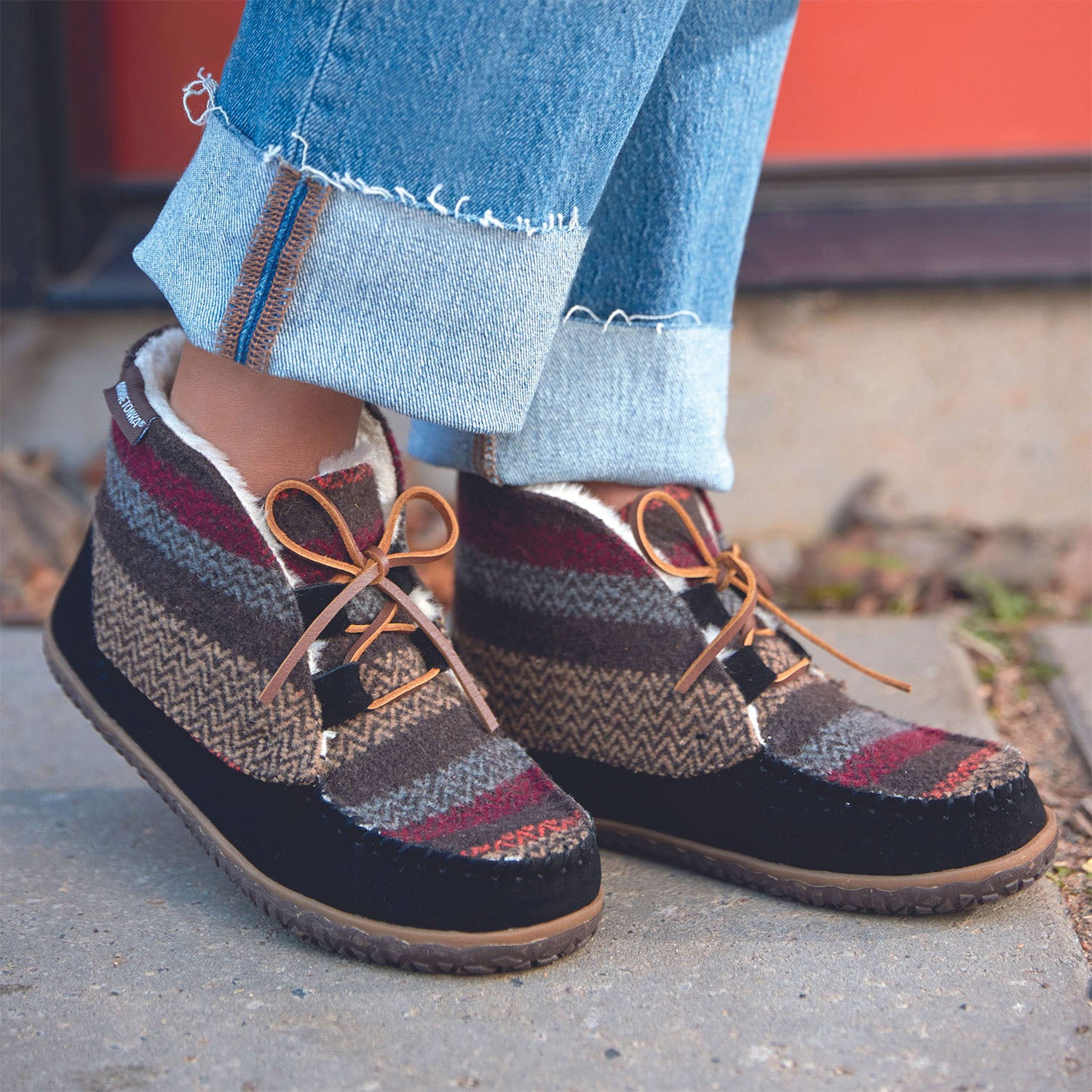 Womens Minnetonka Women's Minnetonka Torrey Black/Multi Suede Black/Multi Suede