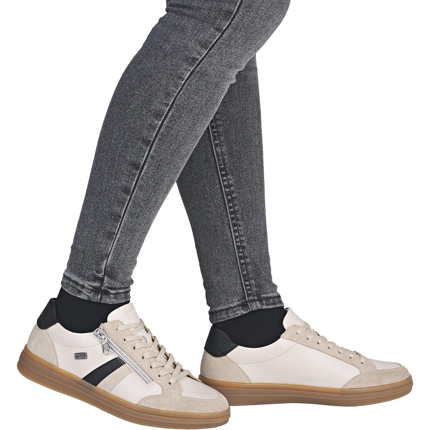 Remonte D2401-93 Wit - Schoenen Lage sneakers Dames € 237,76 Remonte D2401-93 Wit - Schoenen Lage sneakers Dames € 237,76