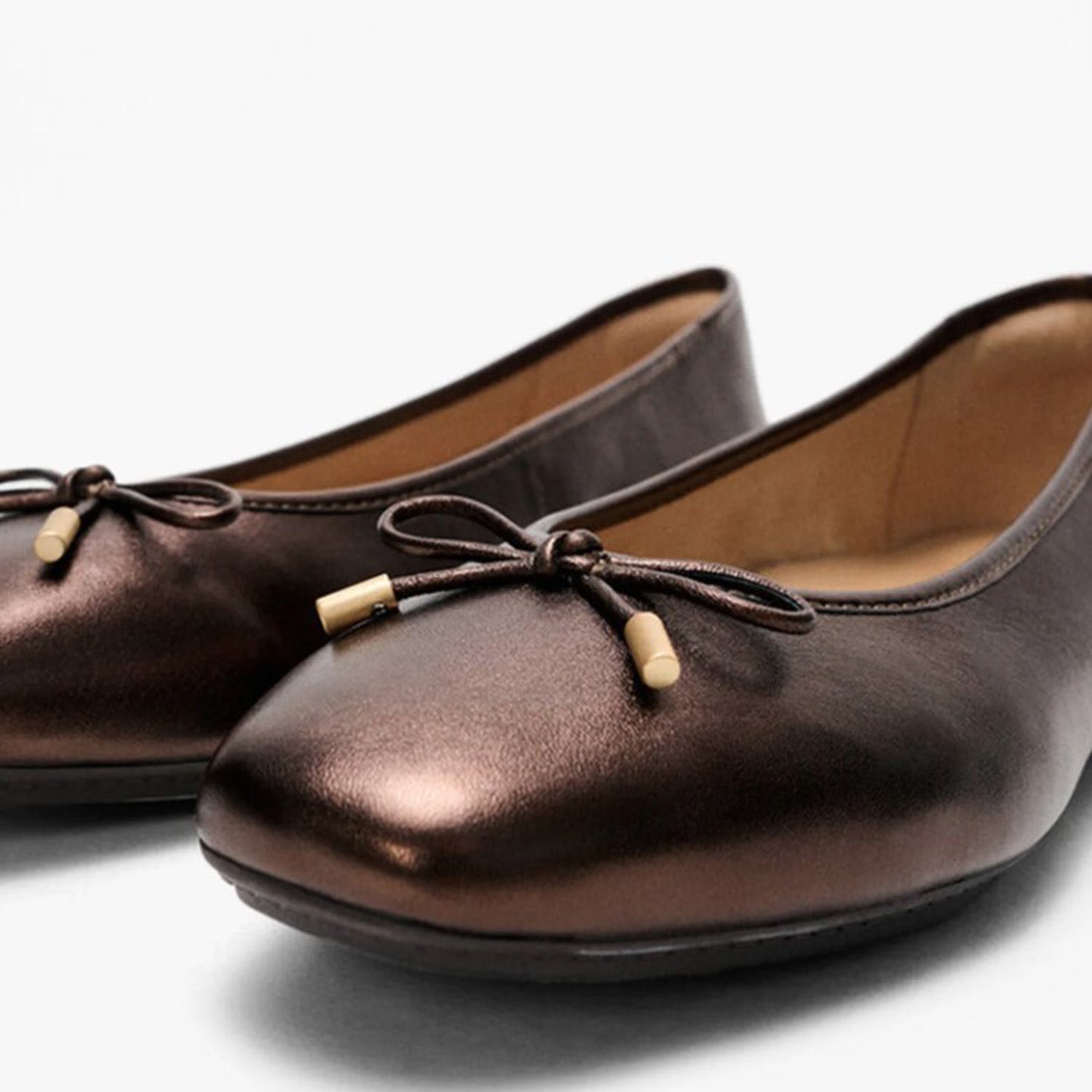 FitFlop Delicato Bow Soft Metallic-Leather Womens M / 6.5 / Metallic Chocolate Brown