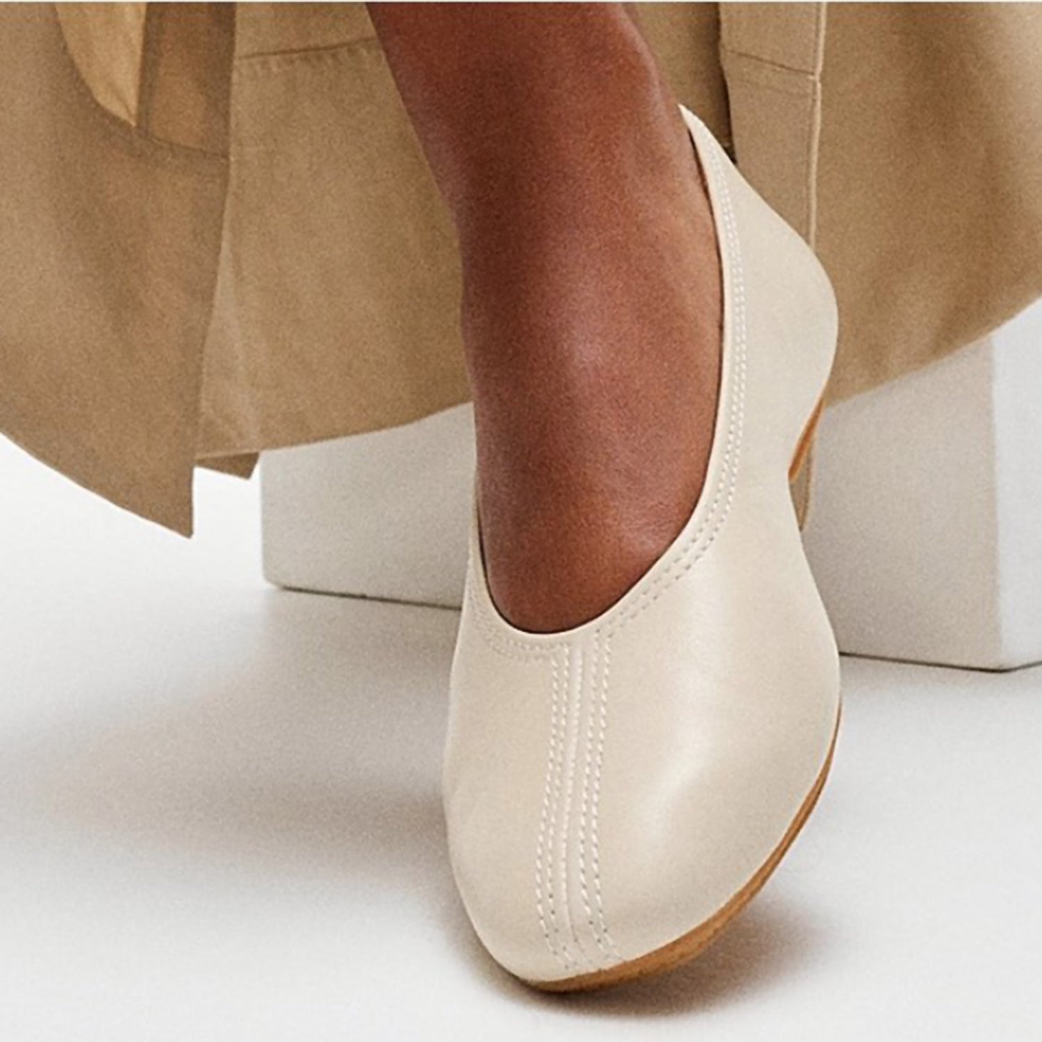 FitFlop Delicato High-Cut Soft-Leather Ballet Flats Women's Dress Flat Shoes Paris Beige : 8 M (B)