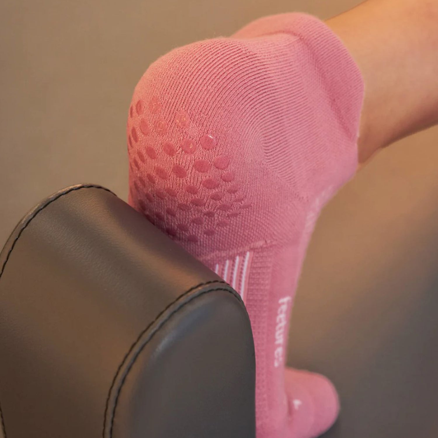 Womens Feetures Feetures Elite Grip Max Cushion Tab Unisex Athletic Shoes Socks Posture Pink Posture Pink