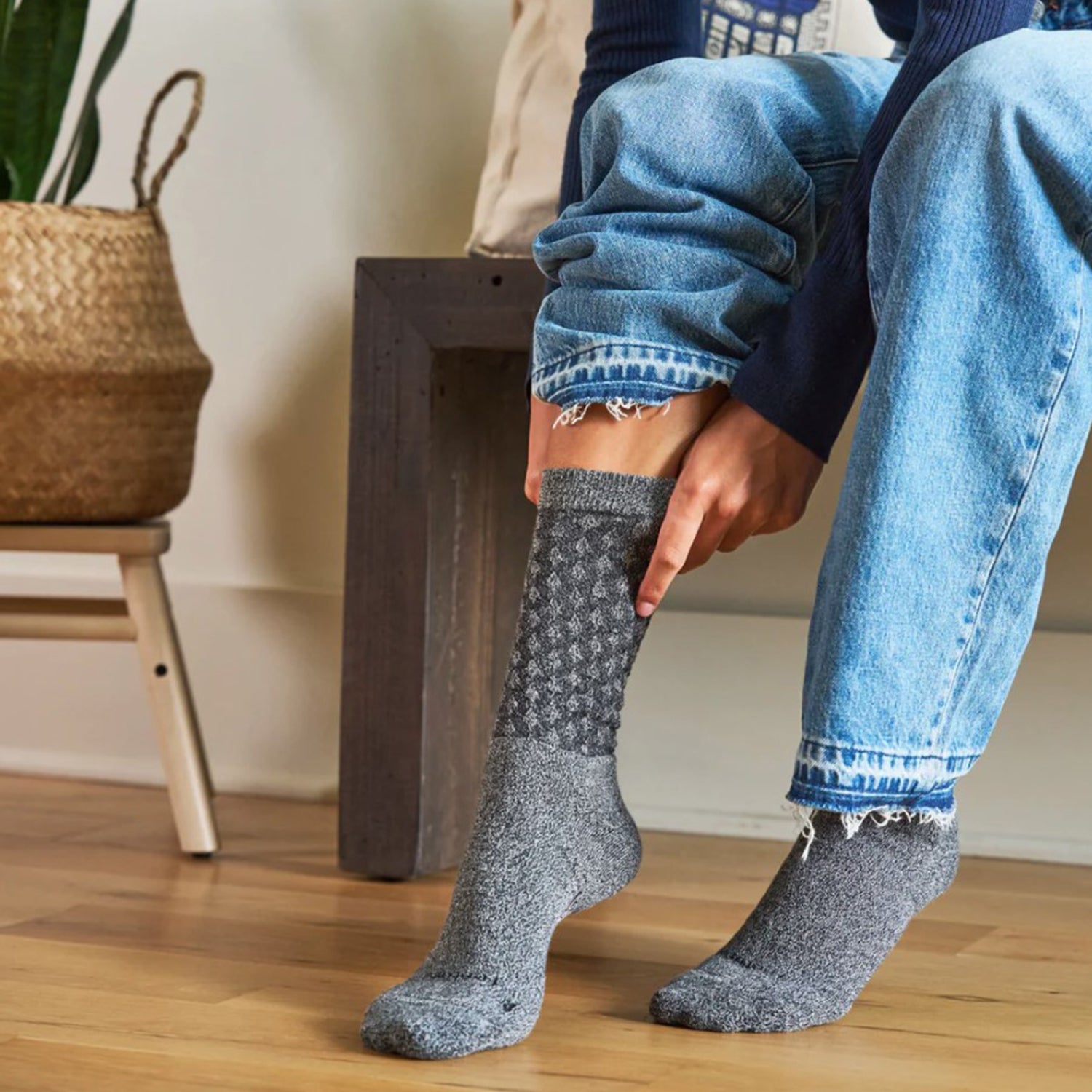 Womens Feetures Women's Feetures Everyday Max Cushion Crew Plush Grey Plush Grey