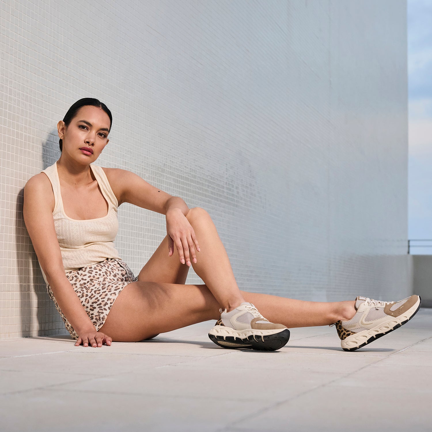 Womens Rieker Rieker M6501-60 Edith 01 Women's Hands-Free Sneakers Shell/Pale Gold/Marble/Perle Shell/Pale Gold/Marble/Perle