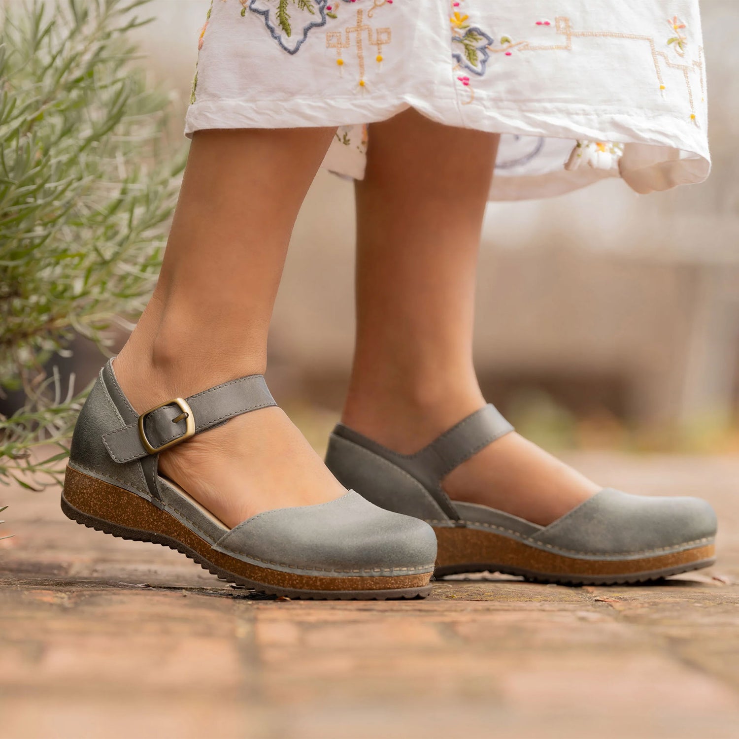 Womens Dansko Women's Dansko Mae Denim Burnished Suede Denim Burnished Suede