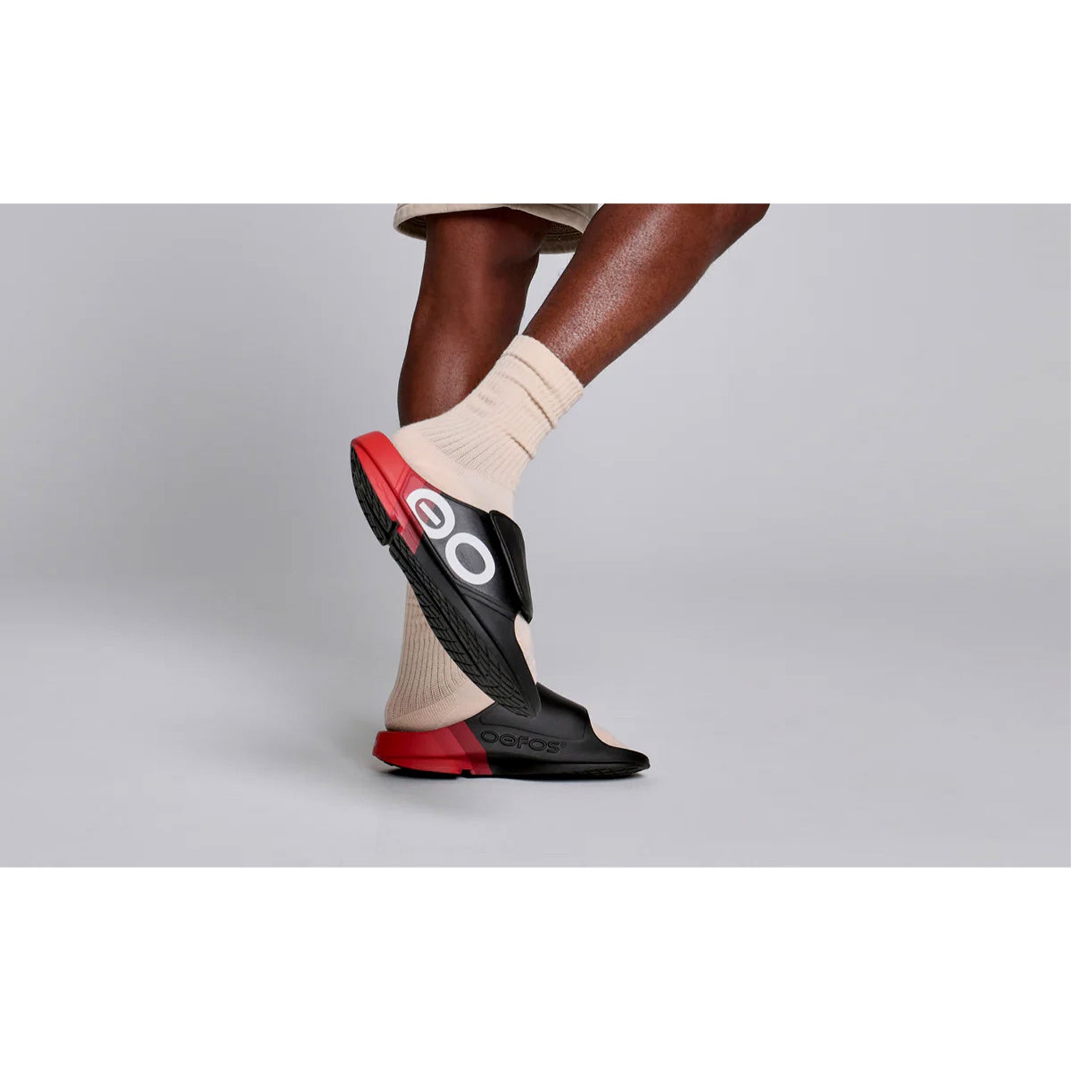 靴 OOFOS OOahh Sport Flex Men's OOahh Sport Flex Sandal - White – OOFOS