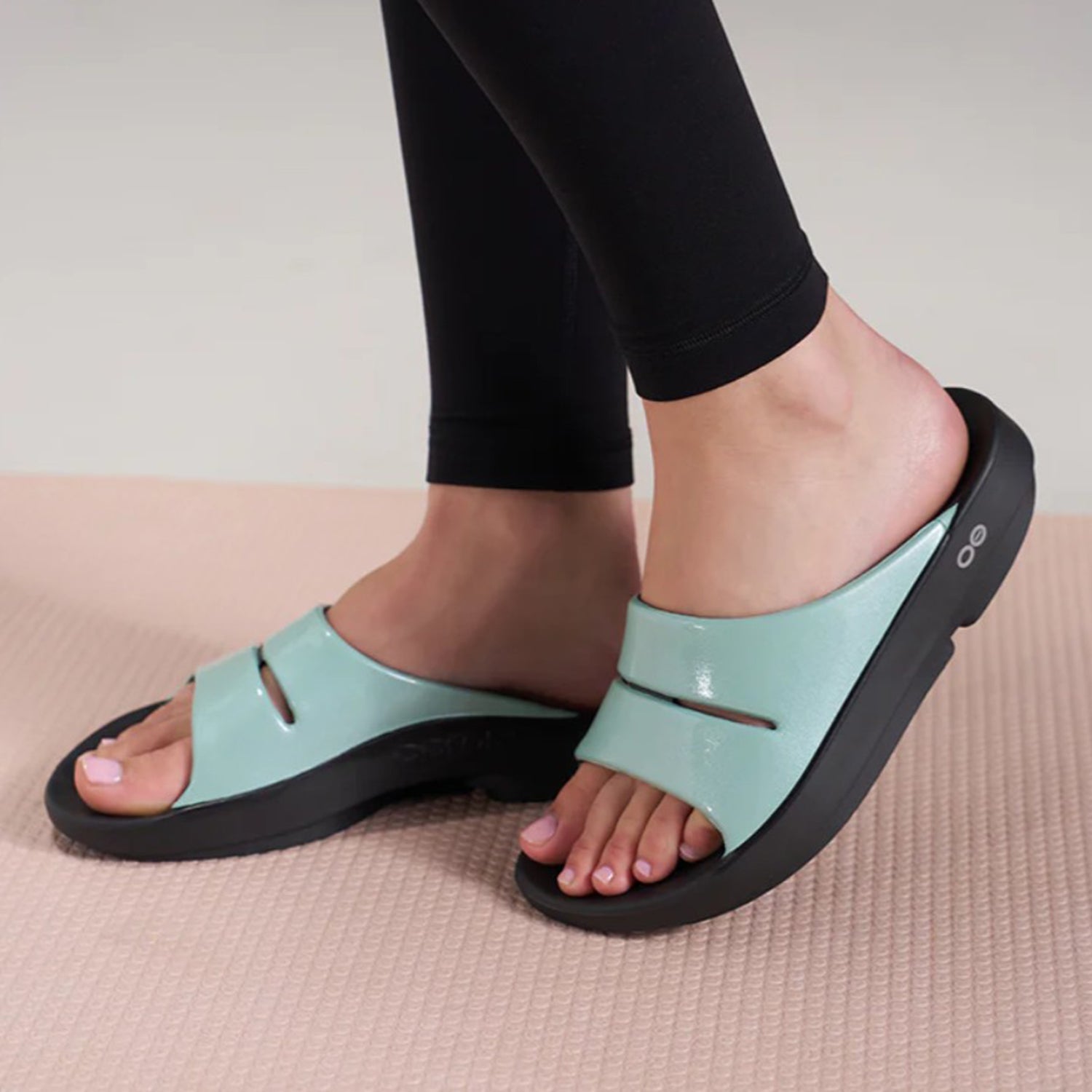 Womens Oofos OOFOS OOahh Luxe Slide Women's Recovery Slides Oasis Oasis