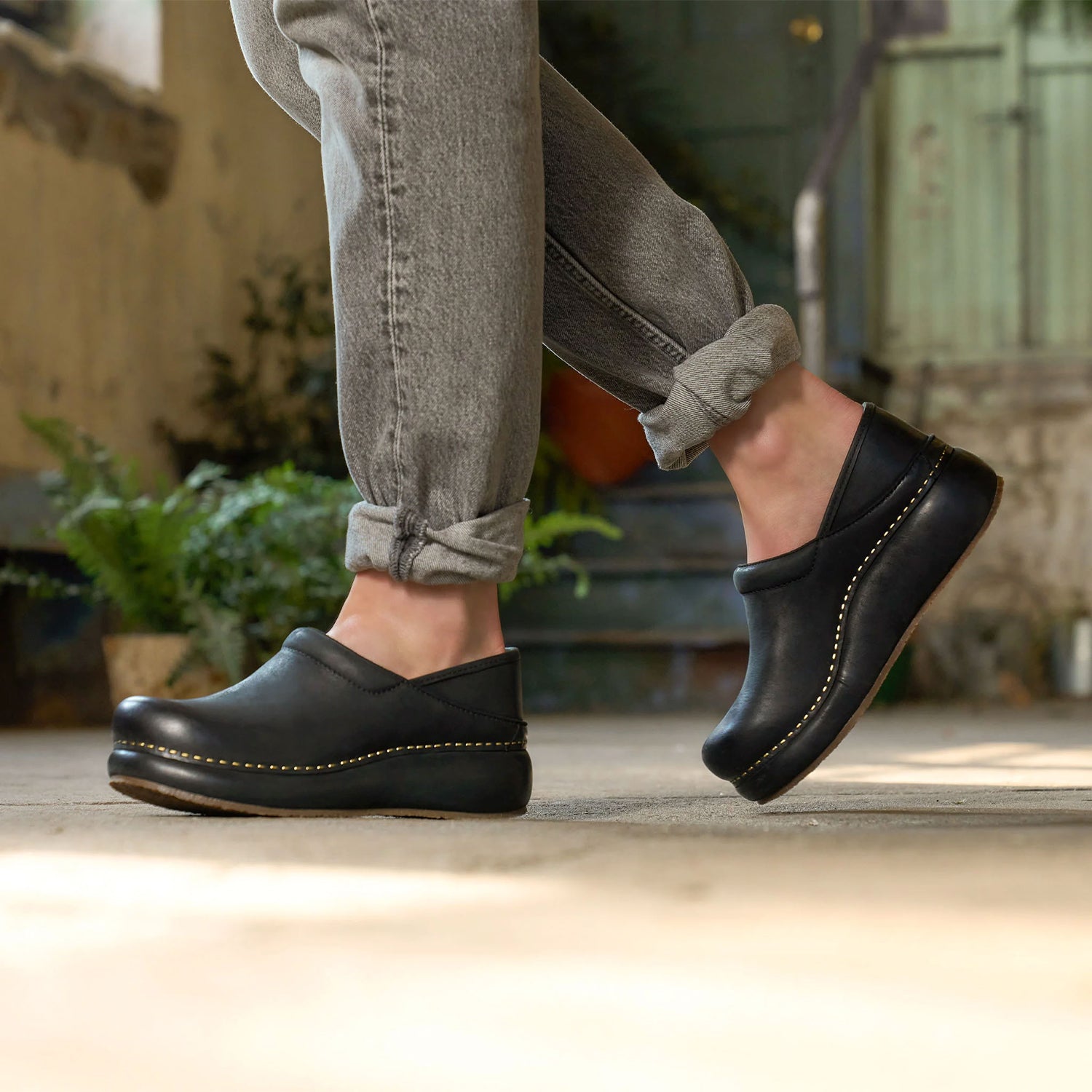 Womens Dansko Women's Dansko Platform Pro Clog Black Burnished Nubuck Black Burnished Nubuck