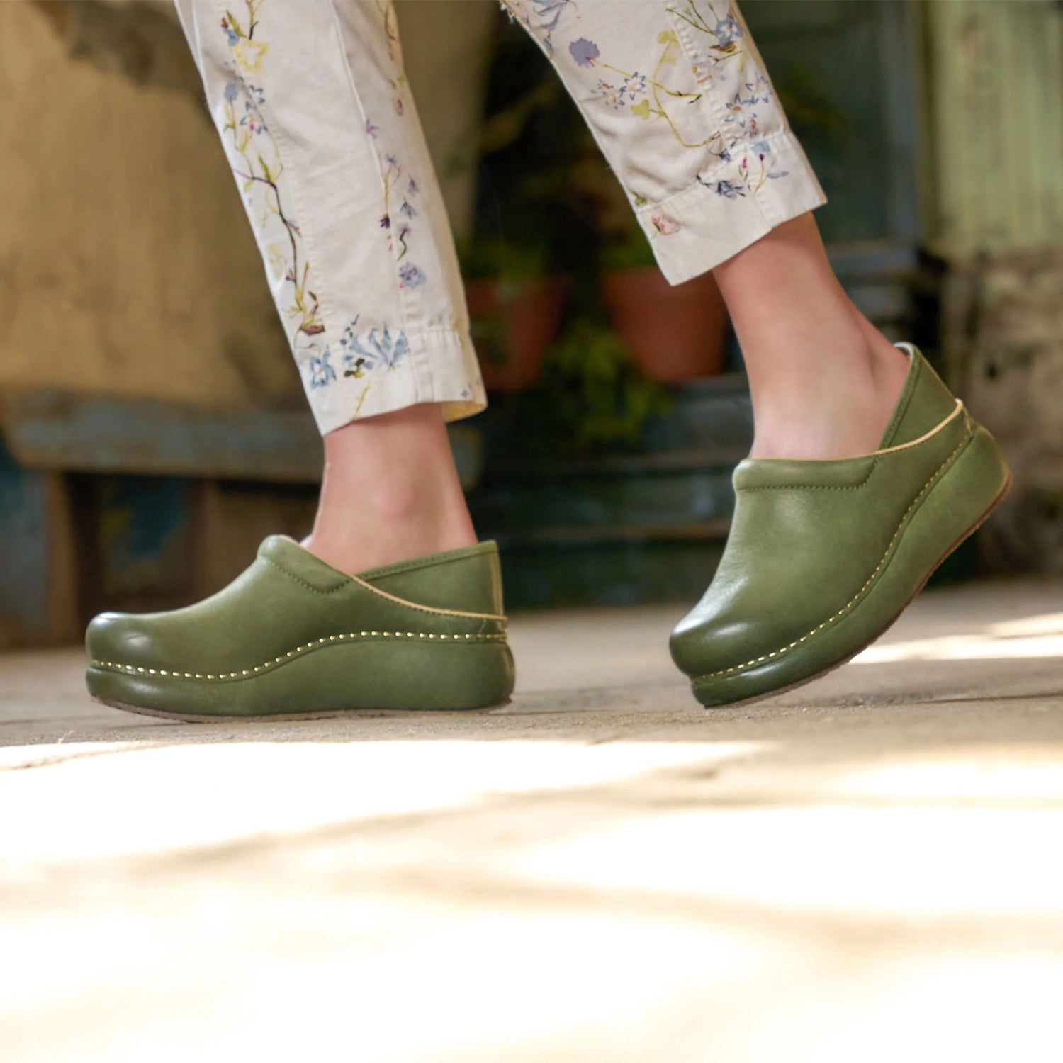 Womens Dansko Dansko Platform Pro Women's Clogs Green Burnished Nubuck Green Burnished Nubuck