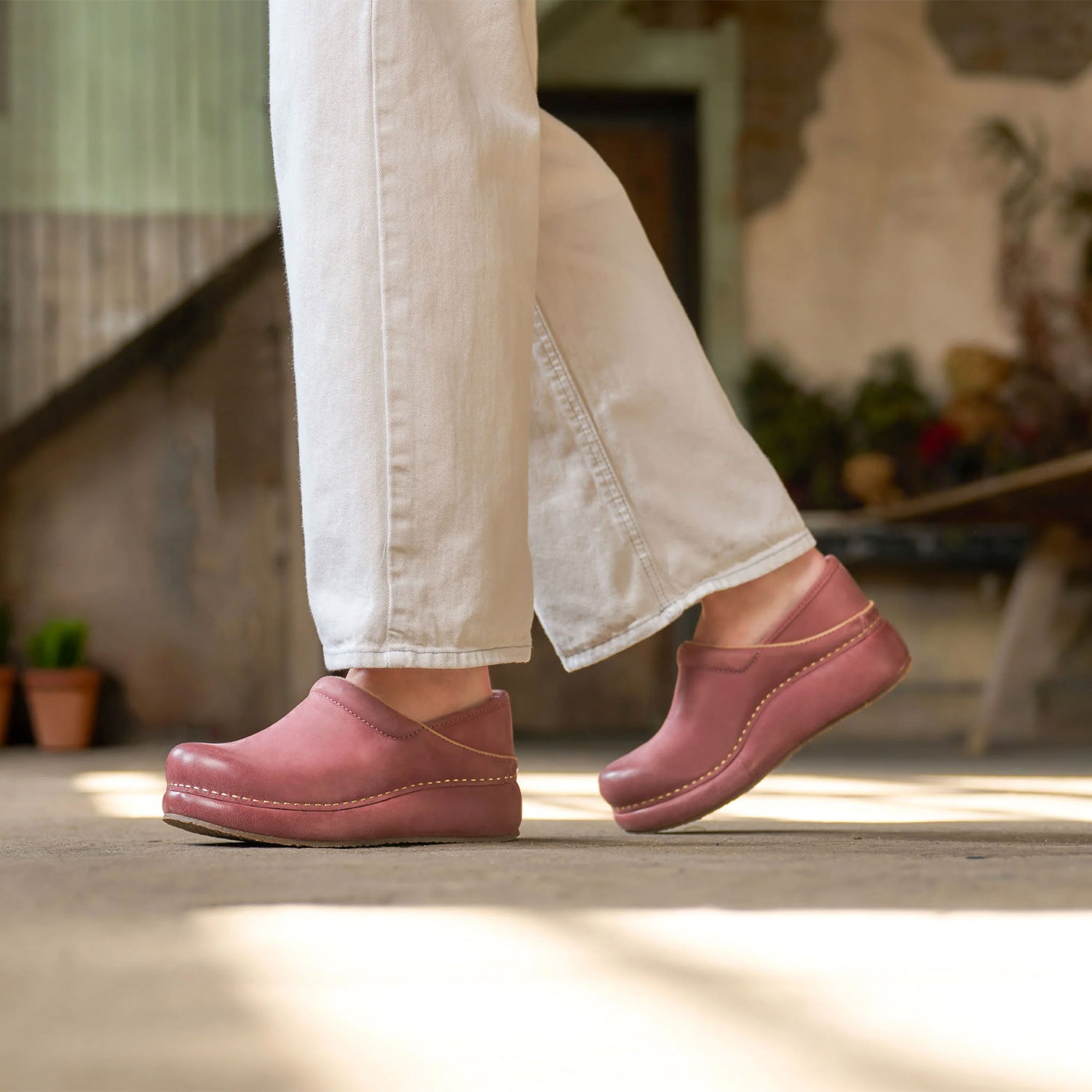 Womens Dansko Dansko Platform Pro Women's Clogs Rose Burnished Nubuck Rose Burnished Nubuck