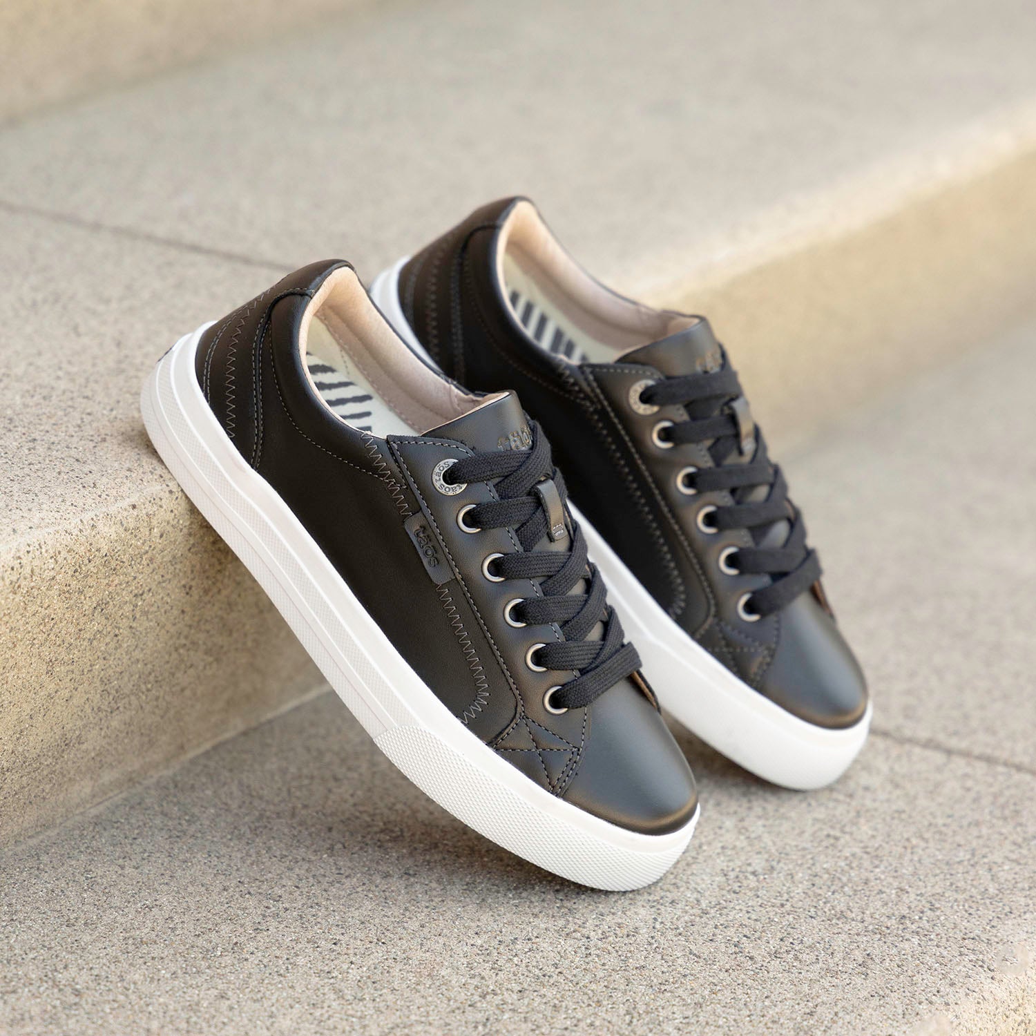 Womens Taos Taos Plim Soul Lux Women's Lace Up Shoes Black/White Leather Black/White Leather