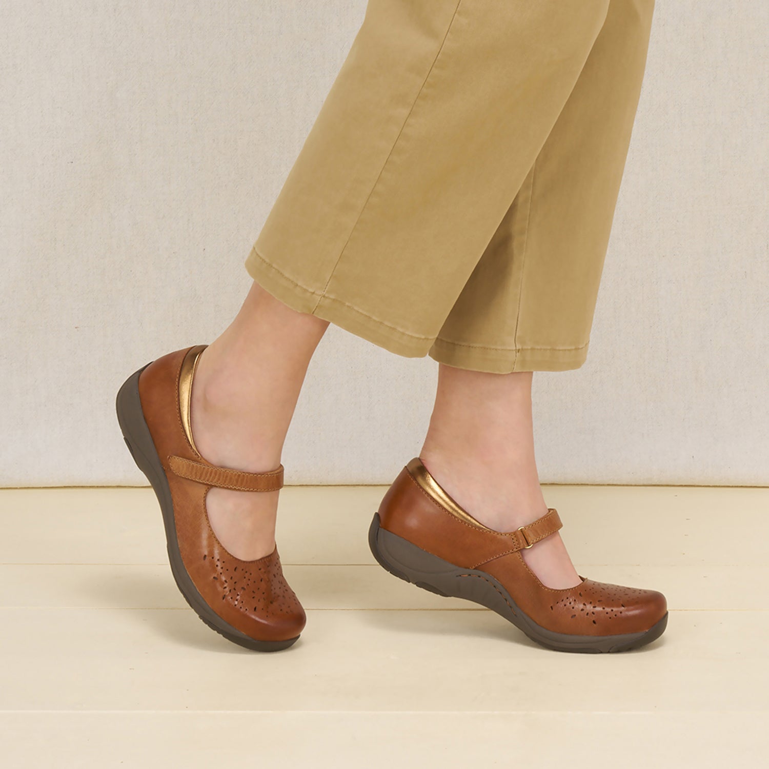 Womens Dansko Women's Dansko Stacy Toffee Toffee